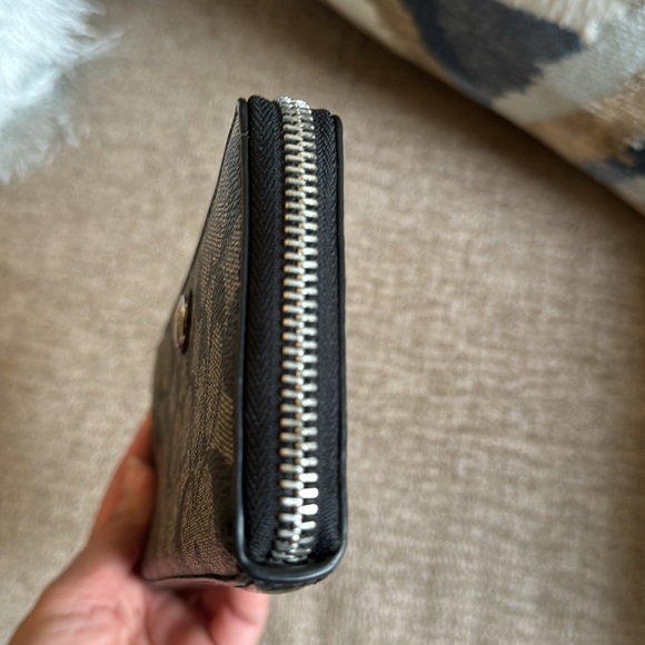 Coach L shape zip closure wallet - Picture 3 of 9